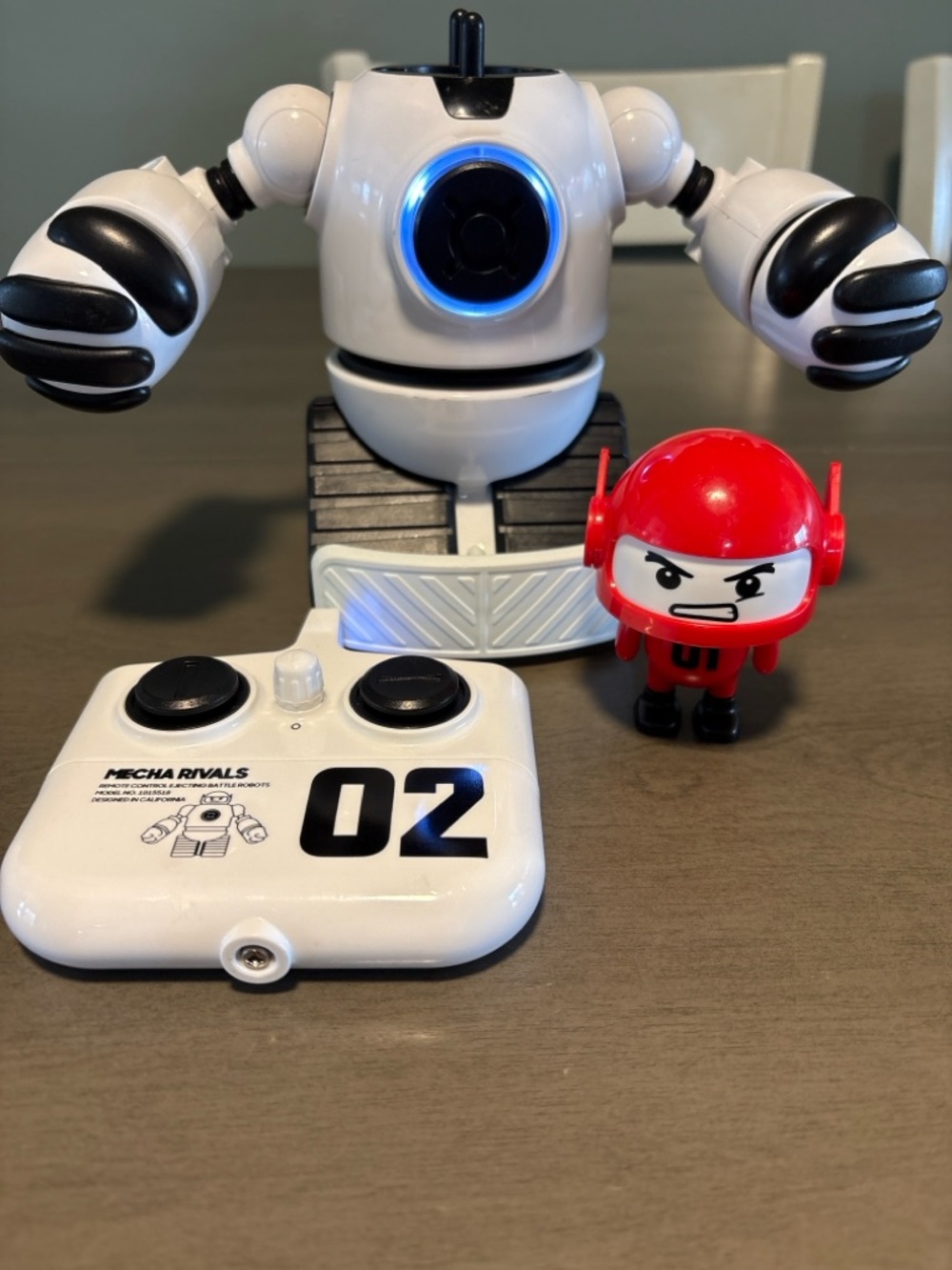 Mecha Rivals Remote Control Robot Figure - White with Red Helmet - Picture 2 of 2